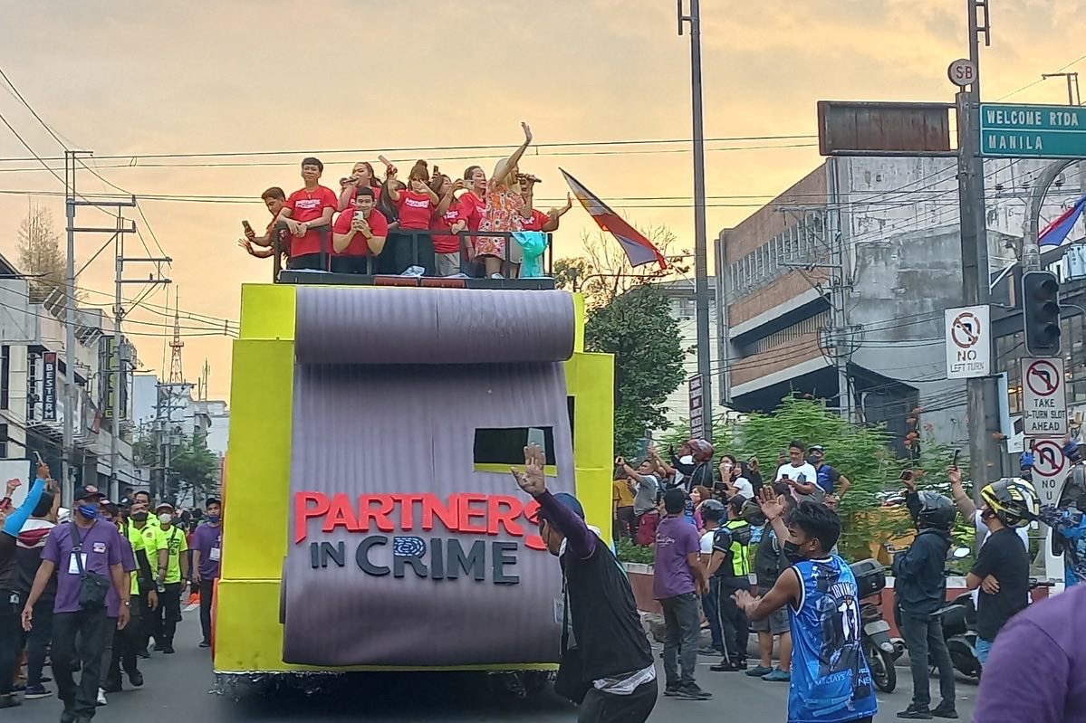 ViceIonOFC's tweet photo. The Unkabogable Comeback of #ViceGanda sa sinehan!!

#PartnersInCrime showing na this Christmas!!! https://t.co/GinSVVTpUm