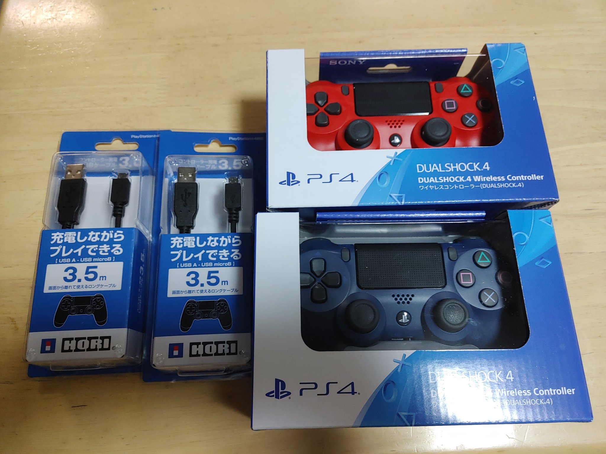 PlayStation4 - 【だーやま様お取り置き】ＰＳ４ＰＲＯ　コントローラー２個付　オマケあり だーやま様お取り置き】PS4PRO コントローラー2個付