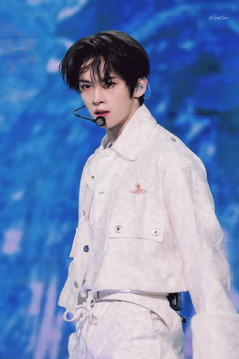know_ilee's tweet photo. If that person were you, I would always love you.

LIMBO OUT NOW
#Limbo #나지막이 #LeeKnow 
#리노 @Stray_Kids https://t.co/Rff88dbo3m