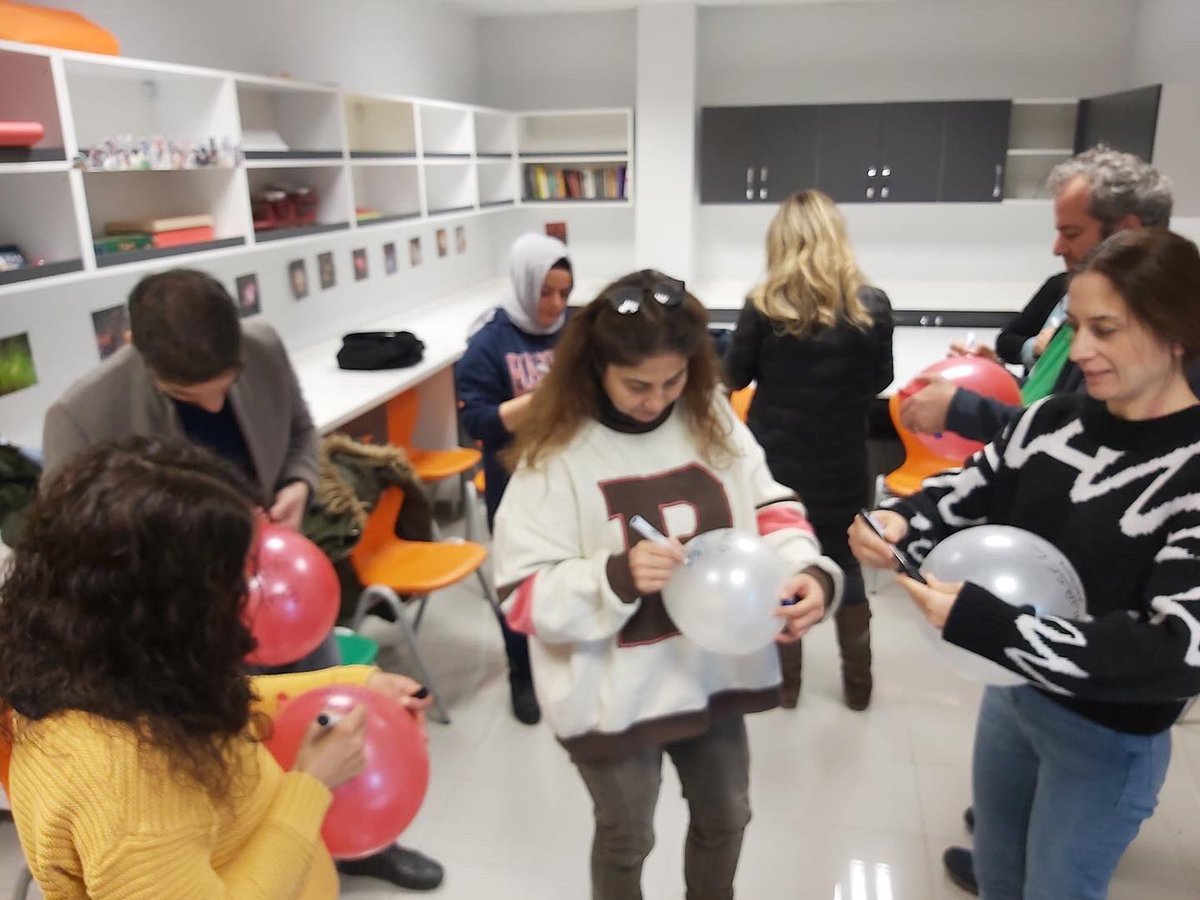 istanbulbilsem1's tweet photo. 📣Kurum Psikolojik Danışmanımız Hatice Uçgun tarafından Ebeveyn Eğitimi "özel yetenekli çocuğum var" psikoeğitim programı 1. Oturumu tamamlandı.  ⭐️✨

#ailelerokulda 

@BilsemMeb @mramazanbarin @cemalozdemir1 @memleventyazici @ismail_gunday @AtasehirMEM https://t.co/tyWATEcMl7