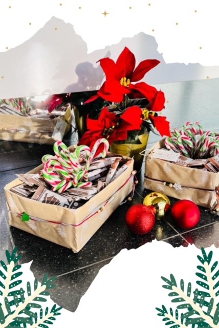 Deze hele week zijn we met veel plezier op pad om onze trouwe klanten persoonlijk fijne feestdagen en een heel gelukkig Nieuwjaar te wensen.

#Feestdagen2022 #Kerstmis #GelukkigNieuwjaar
#PersoonlijkeAandacht #Betrokkenheid