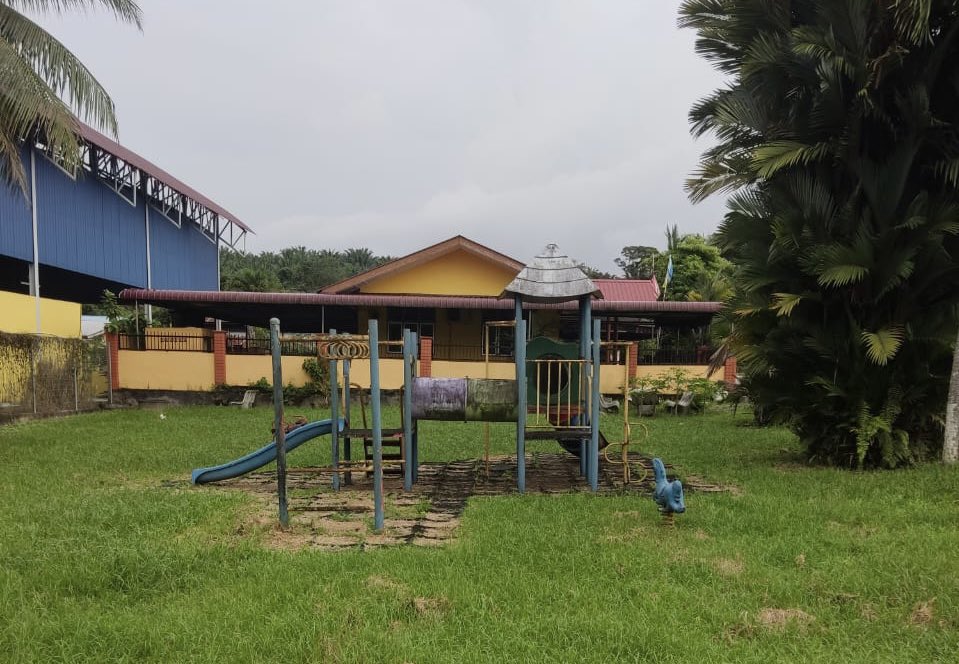 teamnurulizzah's tweet photo. Pembaikan dan Menaiktaraf Taman Permainan di Perkampungan Sungai Lembu, Permatang Pauh! Permohonan semenjak Julai 2022, Alhamdulillah terlaksana di bawah peruntukan @n_izzah. 

From this                   To this https://t.co/4f3bCWsbeN