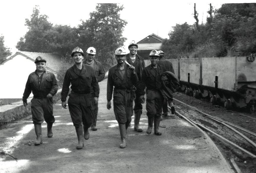 El <a href="/MNdAntropologia/">Museo Nacional de Antropología</a> proyecta ‘Kabu Verdi: Hora di bai’, #exposición sobre oriundos de Cabo Verde que se instalaron a partir de los años setenta del s. XX en las montañas del occidente leonés para trabajar en las minas del carbón ⛏️ culturaydeporte.gob.es/mnantropologia…