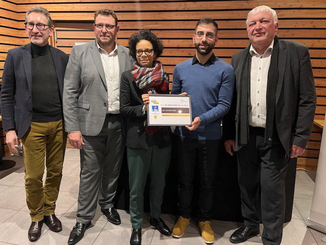 Prefet60's tweet photo. #TalentsdesCités🏆Cérémonie en l'honneur d'Ali Sari, lauréat du prix national Talents des Cités au #Sarcus en présence du maire de @NogentsurOise.
L'État accompagne l'#entrepreunariat dans les quartiers et finance sur les crédits politique de la ville les actions portées par BGE. https://t.co/bPMJf97Coe