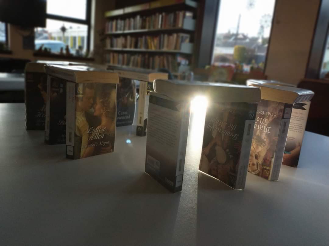 LibraryFolklore's tweet photo. My work colleague managed to grab a great picture of the sun rising over Bookhenge this morning.

Have a great winter solstice everyone. https://t.co/5iJlvty8jm