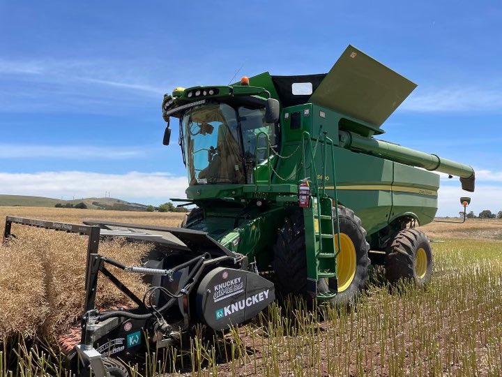 Knuckey_Aus's tweet photo. #89 of 92 @Knuckey_Aus for the season into it at Addington, Vic with @charlesedmons 👌Don’t miss out for ‘23’ #australianmade #biggestcapacity #singlebelt #maxiturboauger #stainlessfloor #topcover https://t.co/o6iu26JypD