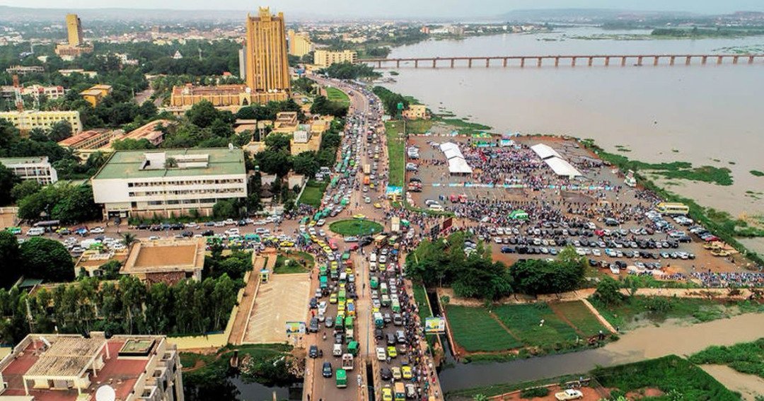 EliteMali's tweet photo. #BAMAKO : La ville des 3 Caïmans...

- Un matin de fin Décembre
- Un petit soir de fête 

#eliteimmo #immobilier #fetedefindannée #noel #bamako #mali https://t.co/wdUXvdb6D0