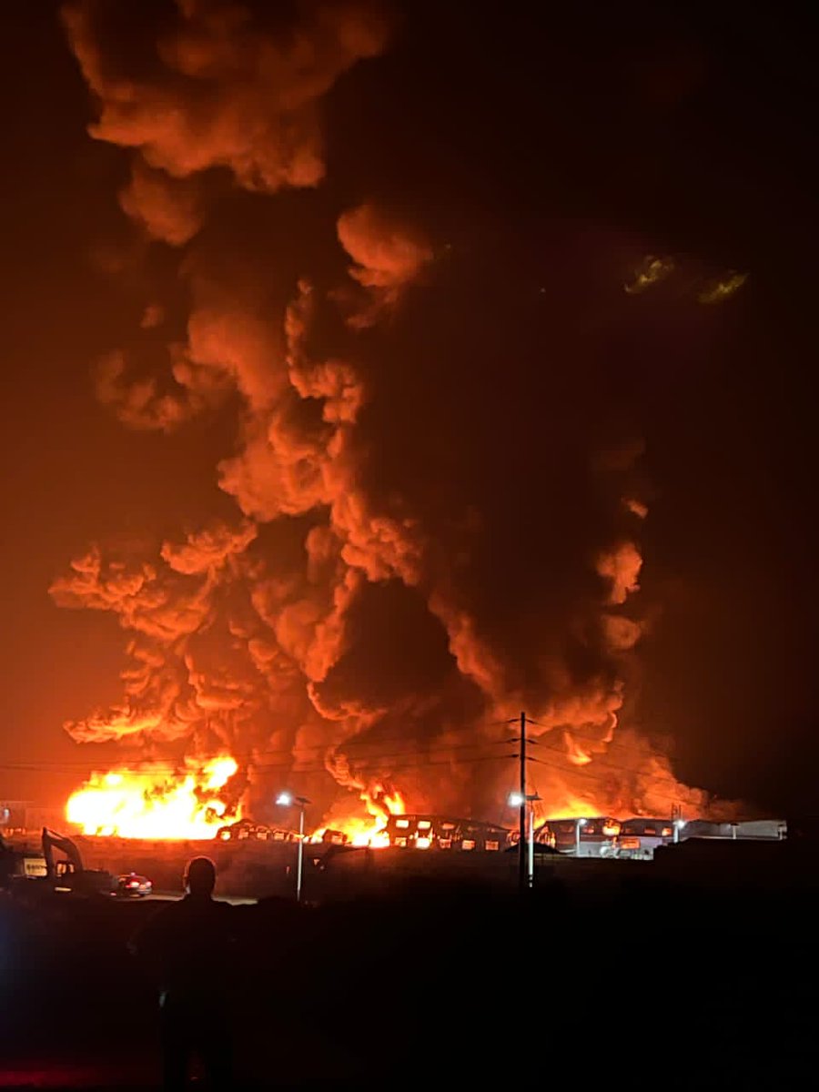 Anite__Evelyn's tweet photo. What a sad day it is for us as a country for proprietors of Mbale Industrial park &amp; Grace Foam factory,that they have lost an Investment of over 
$25m &amp; 600 jobs due to fire 
@MatiaK5 &amp; I have directed @ugandainvest to establish fire fighting facilities at every industrial park. https://t.co/U0AfEwSKSJ