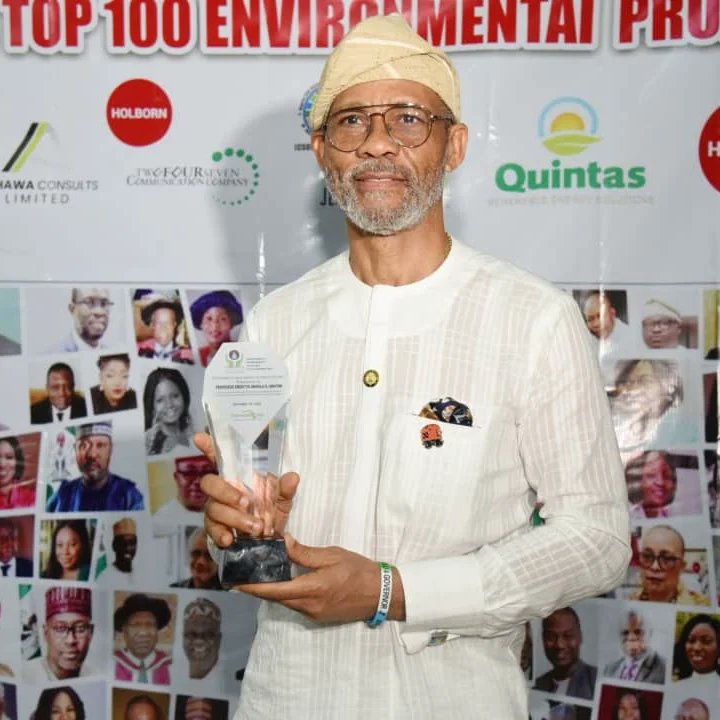 ProfAkinAbayomi's tweet photo. It was indeed a huge pleasure to be honoured at the 2nd Sustainability, Environment and Advocacy Awards, 2022 organized by Environment  Africa Magazine.

I was honoured with "Sustainable Public Service in Health Sector" Award in recognition  of my modest contribution to humanity. https://t.co/koBNdwgzMy