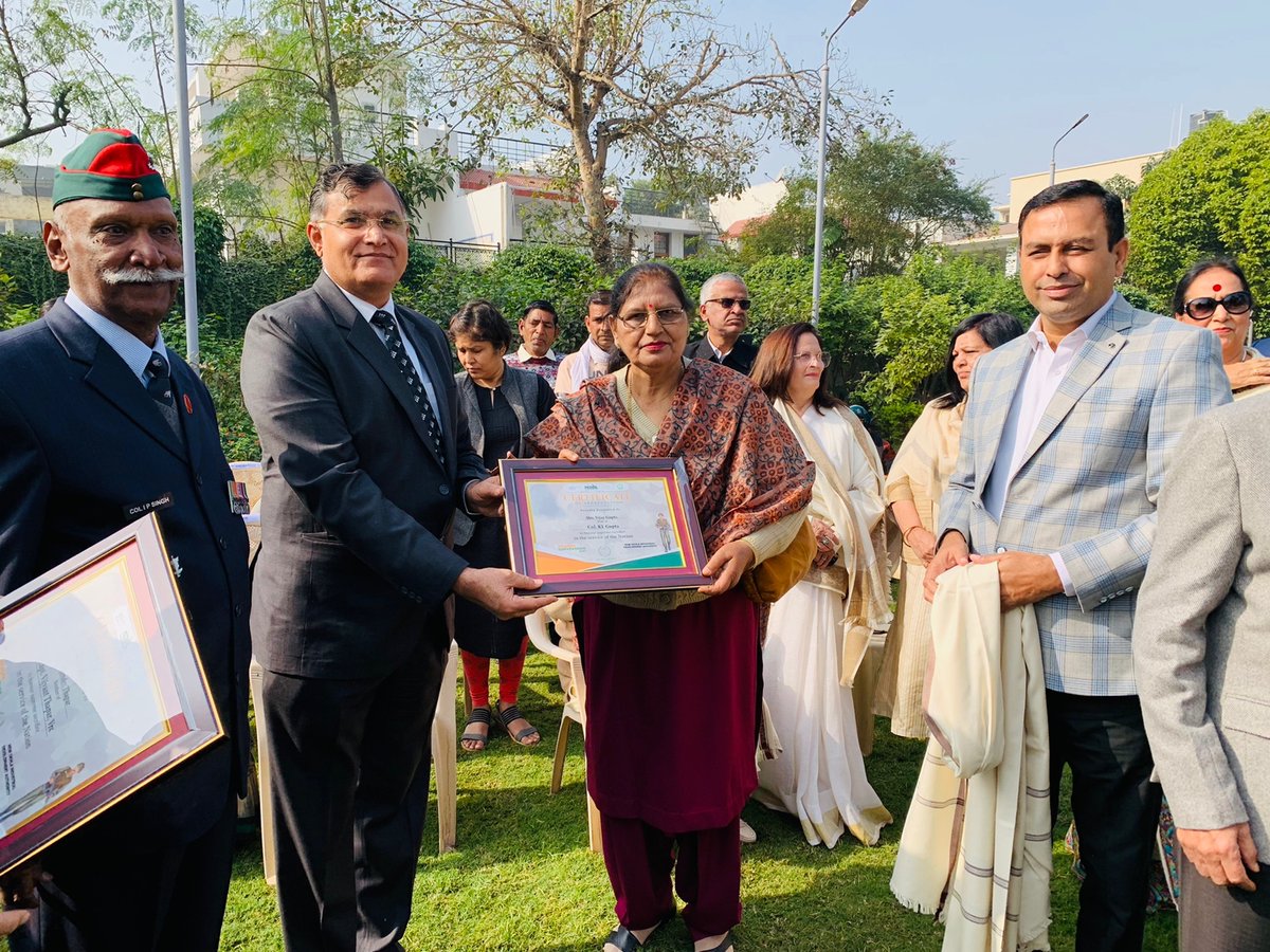 guidedfortune's tweet photo. Vijay Diwas was organized at Noida Shaheed Smarak Memorial Park, Sector 29. Tributes were paid to the Bravehearts of the armed forces who made the supreme sacrifice in the line of duty. https://t.co/q81WBelsDa
