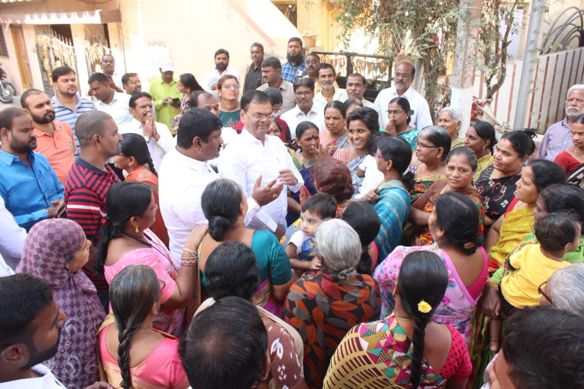 అంబర్ పేట డివిజన్ న్యూ అన్నపూర్ణ కాలనీలో 14 లక్షల రూపాయల వ్యయంతో నూతనంగా వేయనున్న సీసీ రోడ్డు నిర్మాణ పనులకు కార్పొరేటర్ విజయ్ కుమార్ గౌడ్ గారితో కలిసి శంకుస్థాపన చేయడం జరిగింది

అనంతరం కాలనీలో పర్యటించి ప్రజలతో మాట్లాడి సమస్యలను అడిగి తెలుసుకోవడం జరిగింది

<a href="/KTRTRS/">KTR UPDATES</a> <a href="/BRSparty/">BRS Party</a>