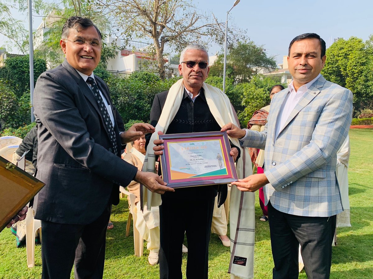 guidedfortune's tweet photo. Vijay Diwas was organized at Noida Shaheed Smarak Memorial Park, Sector 29. Tributes were paid to the Bravehearts of the armed forces who made the supreme sacrifice in the line of duty. https://t.co/q81WBelsDa