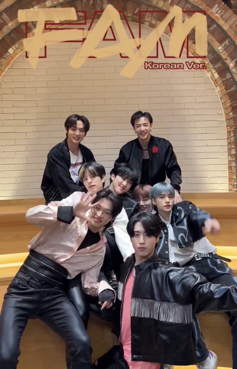 SEUNGM1NE's tweet photo. what is personal space🥲🫶 https://t.co/DekOfriHib