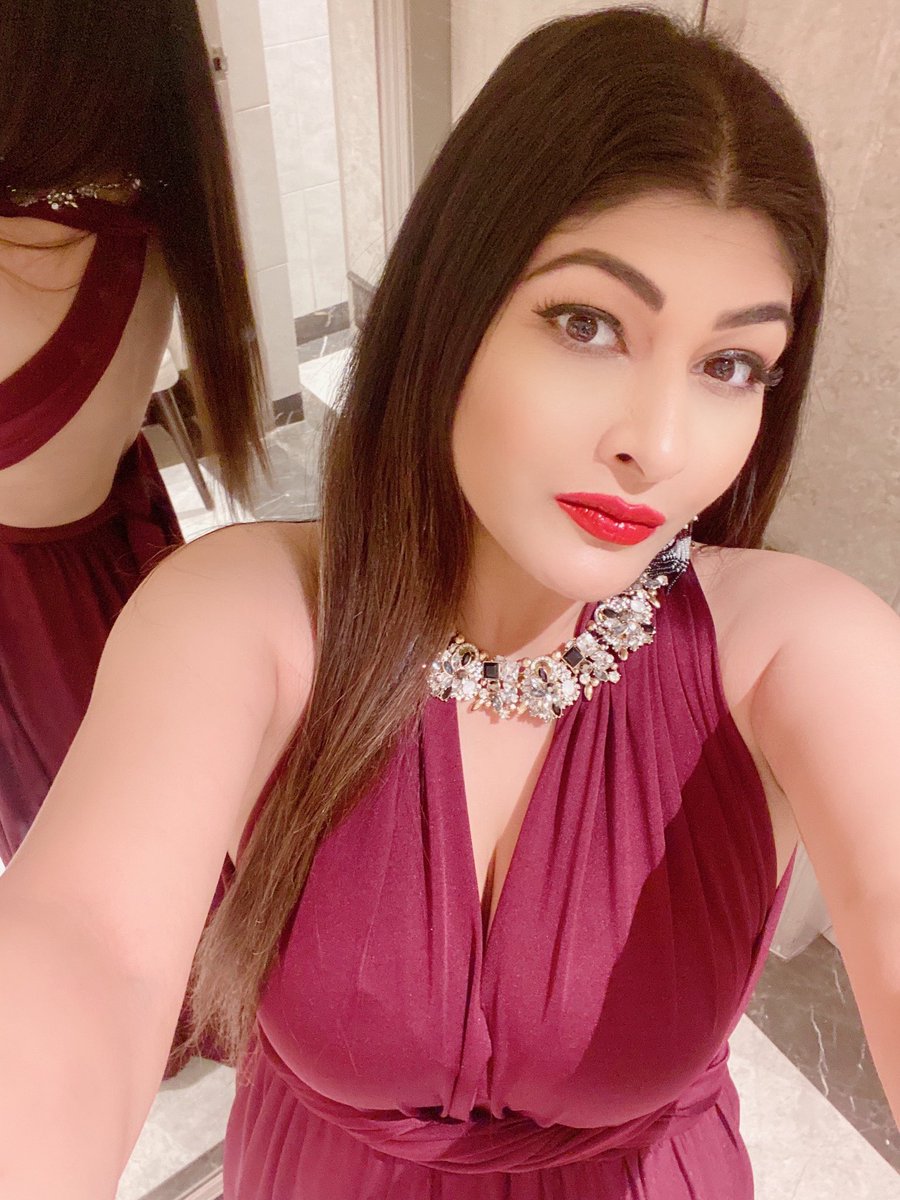 ushmatyagi's tweet photo. Mobility Awards Night 2022
#corporate #workmode #ushmatyagi #anchor #maroon #gown #designer #simpledesigns #workhard #hustle #December #2022 https://t.co/GeDERiNajl