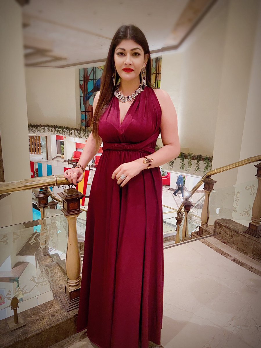 ushmatyagi's tweet photo. Mobility Awards Night 2022
#corporate #workmode #ushmatyagi #anchor #maroon #gown #designer #simpledesigns #workhard #hustle #December #2022 https://t.co/GeDERiNajl