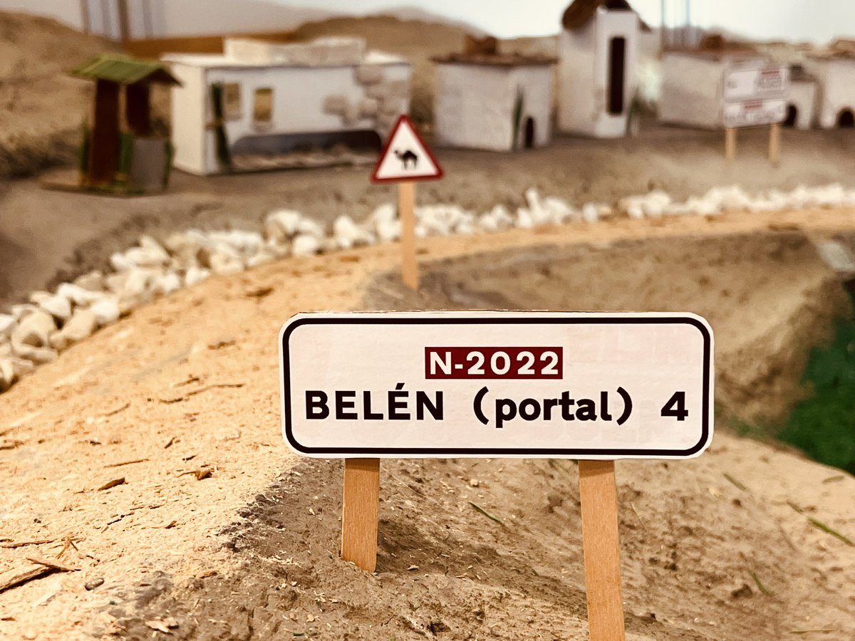 Ya he podido ver ese belén tan caminero de <a href="/CaminosUPV/">Caminos UPV</a> , con sus carreteras, puente, puerto, ¡y hasta los cubípodos! <a href="/maesgomar/">M. Esther Gómez Martín</a> <a href="/PellicerEugenio/">Eugenio Pellicer</a> . Los dorados de las figuras espectaculares <a href="/angelacarabal/">Ángela</a> . Me ha encantado