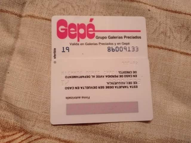 gamusino's tweet photo. Bueno, bueno, bueno. Os presento mi nueva obsesión, traída por @iamtonymlg.

Resulta que cuando Galerías Preciados compró SEARS a principios de los 80 renombró sus establecimientos como Gepé.

Ge Pe.

Y no era solo un nombre societario. Tenían logo y hasta tarjeta cliente: https://t.co/XIJAGCohEl
