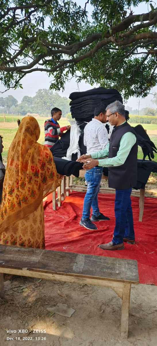 Mahendra_S_Pal's tweet photo. @RashtriyaGoonj  एव @shepheredfamily ने संयुक्त रूप से उत्तरप्रदेश में चल रही शीत लहर से बचाव के लिए #1000_जरूरतमंदों को #निःसुलख_कंबल वितरण किया @DMjaunpur @myogiadityanath @Dr_DilipPal @MahadevJankarR @PrabhavatiPal @awadhnathpalsp @loksabhaspeaker https://t.co/MjYH2z57Th