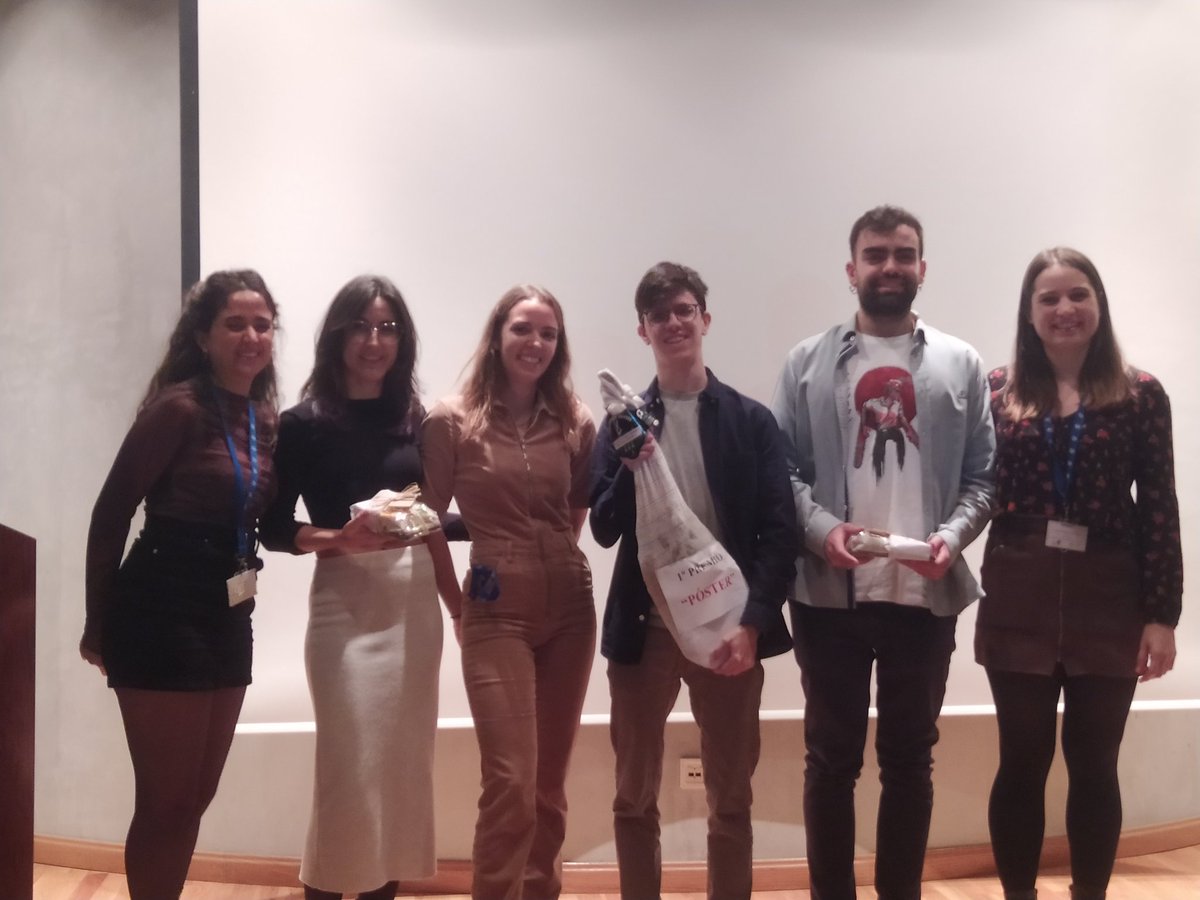 2022 Poster competition <a href="/CABD_UPO_CSIC/">Centro Andaluz de Biología del Desarrollo</a> with fantastic contributions! Our fantastic PhD student <a href="/Luisherhuertas/">Luis Hernández-Huertas</a> got first price and most important... El jamón!