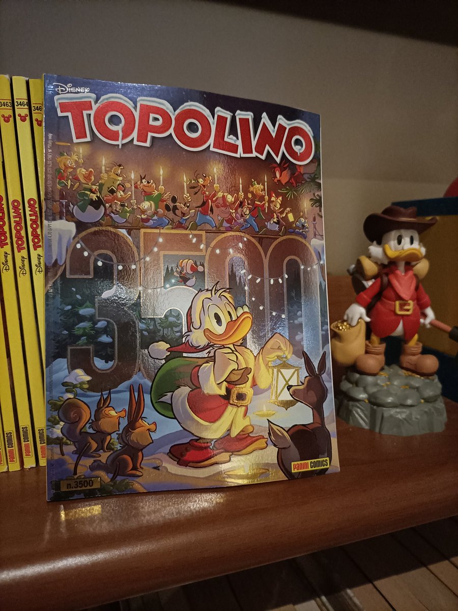 Scritta un'altra pagina di storia, con un numero di <a href="/TopolinoIT/">Topolino Magazine</a> specialissimo!

Da oggi in edicola!

#Papersera #Topolino #Disney #PaniniComics #ZioPaperone #anniversario #fumetti #artist #AndreaFreccero #comics #Natale #natale2022 #christmas2022 #History