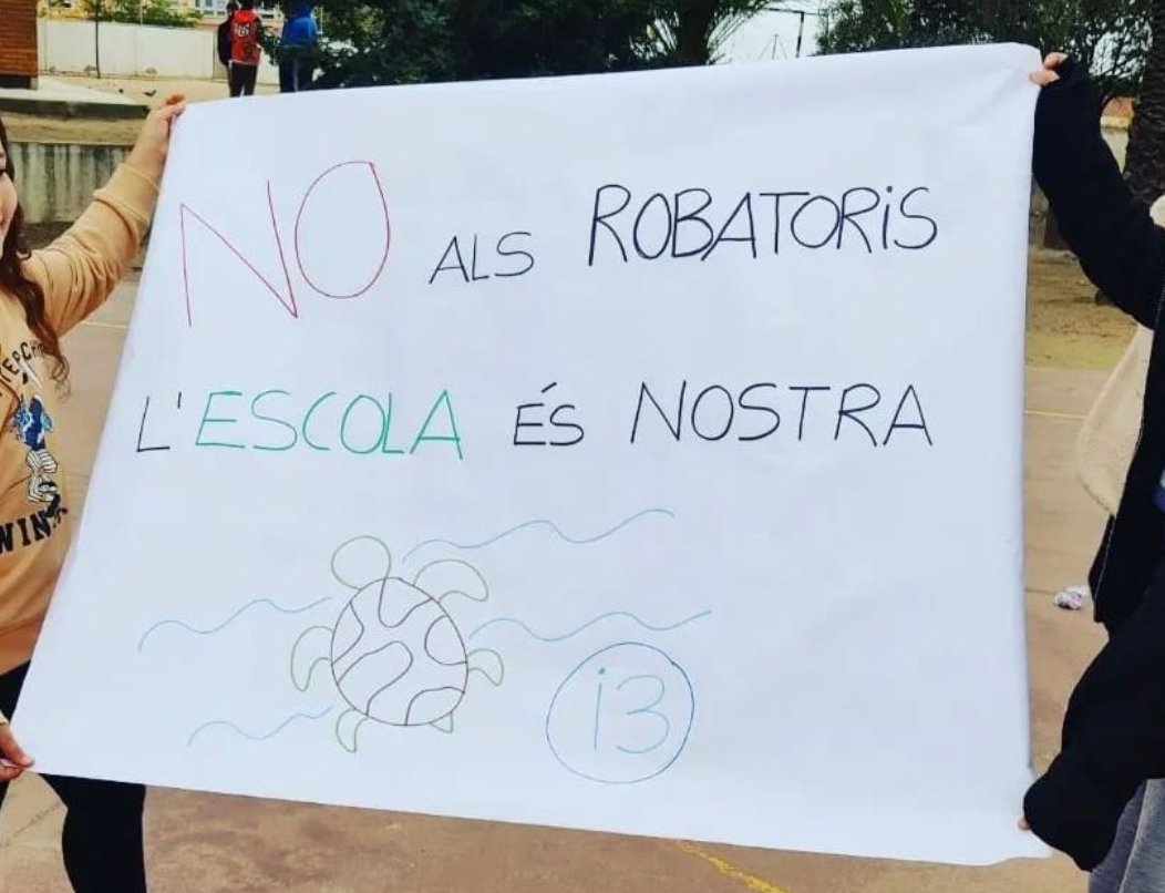 Veïnat #SantaEulàlia
Aquest trimestre han robat diverses vegades a centres educatius del barri (<a href="/epompeufabra/">Escola Pompeu Fabra</a> <a href="/escpacocandel/">Escola Paco Candel</a> <a href="/insjaumebotey/">Institut Jaume Botey</a>), sostraient material informàtic i esportiu, i causant-hi greus destrosses.
Han accedit a centres tancats, amb sistemes de seguretat actius.