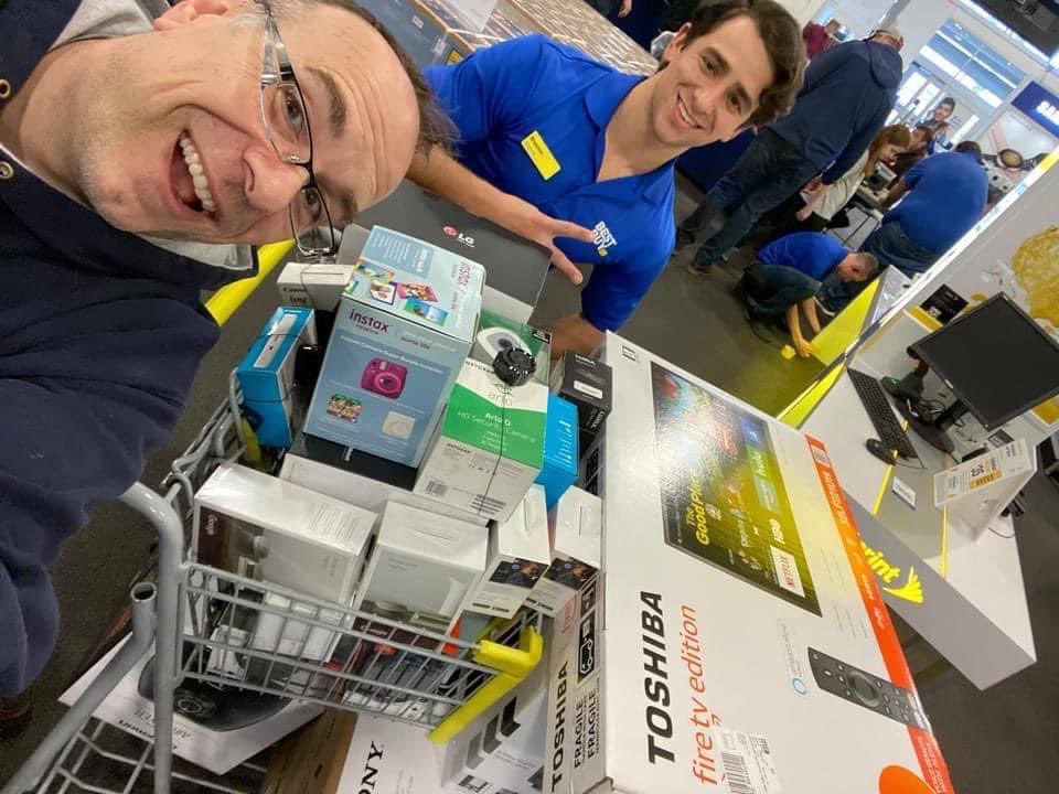 JimSichko's tweet photo. Purchasing random gifts for people all over Hamburg thru 6pm tonight! Be on the look out! Next it’s to the #layaway department of nearby Wally World! #bekind #missionaryofmercy #christmas2019 https://t.co/IFFOoBulLK
