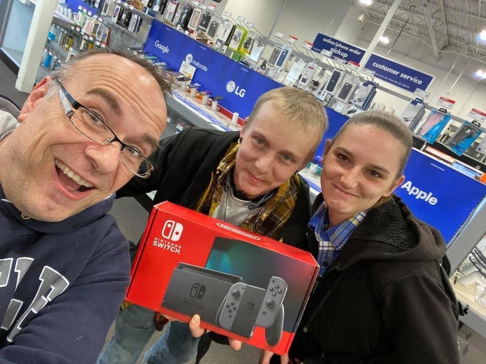 JimSichko's tweet photo. Purchasing random gifts for people all over Hamburg thru 6pm tonight! Be on the look out! Next it’s to the #layaway department of nearby Wally World! #bekind #missionaryofmercy #christmas2019 https://t.co/IFFOoBulLK