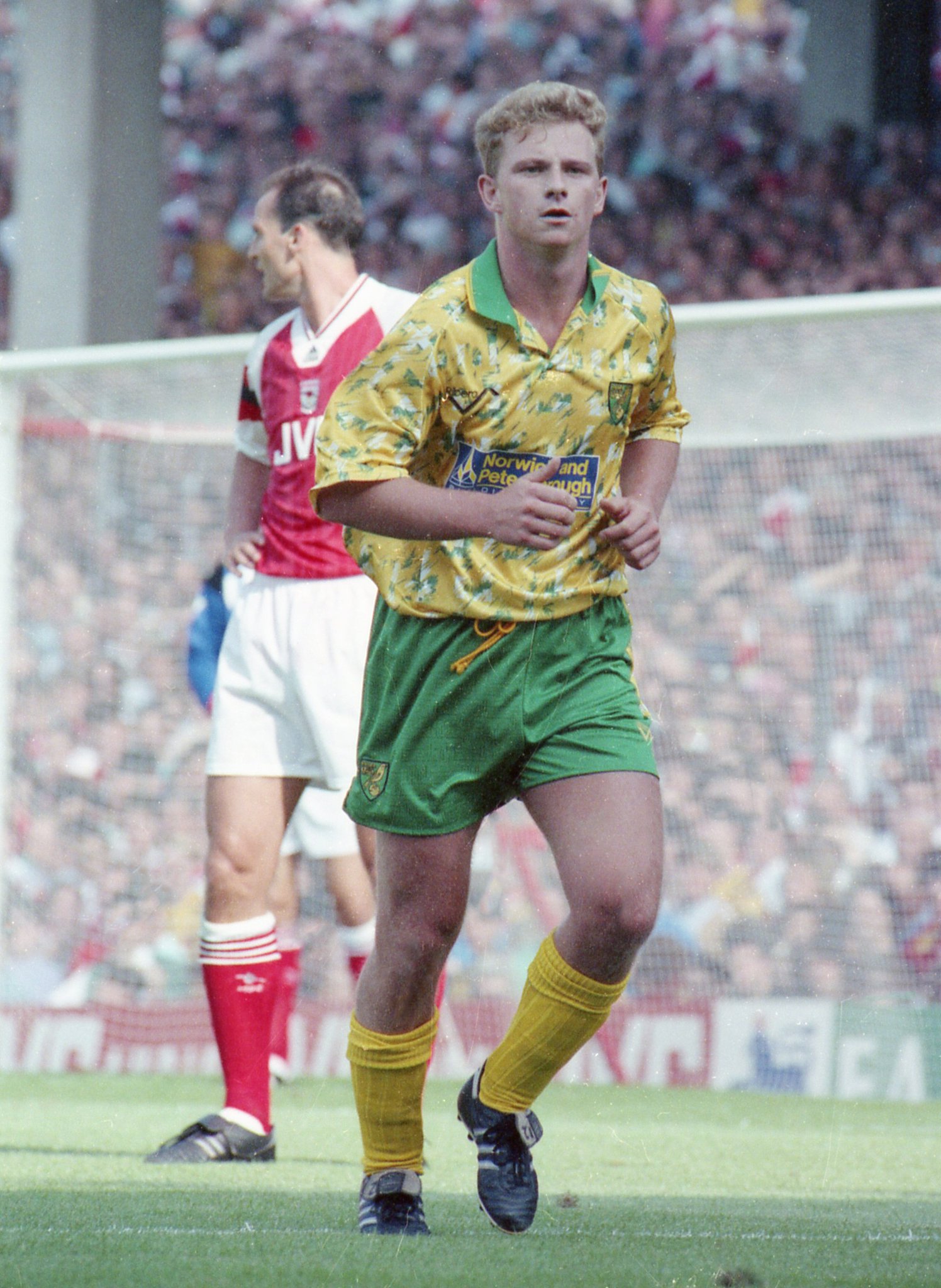 5 3 today, wishing former striker Mark Robins a happy birthday 