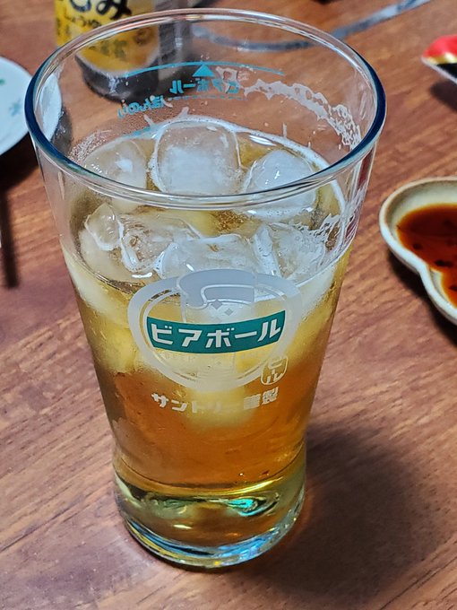 あとは最近当家でブームの手作りビール。濃いぃビール原液を強炭酸で割るやつ💝 