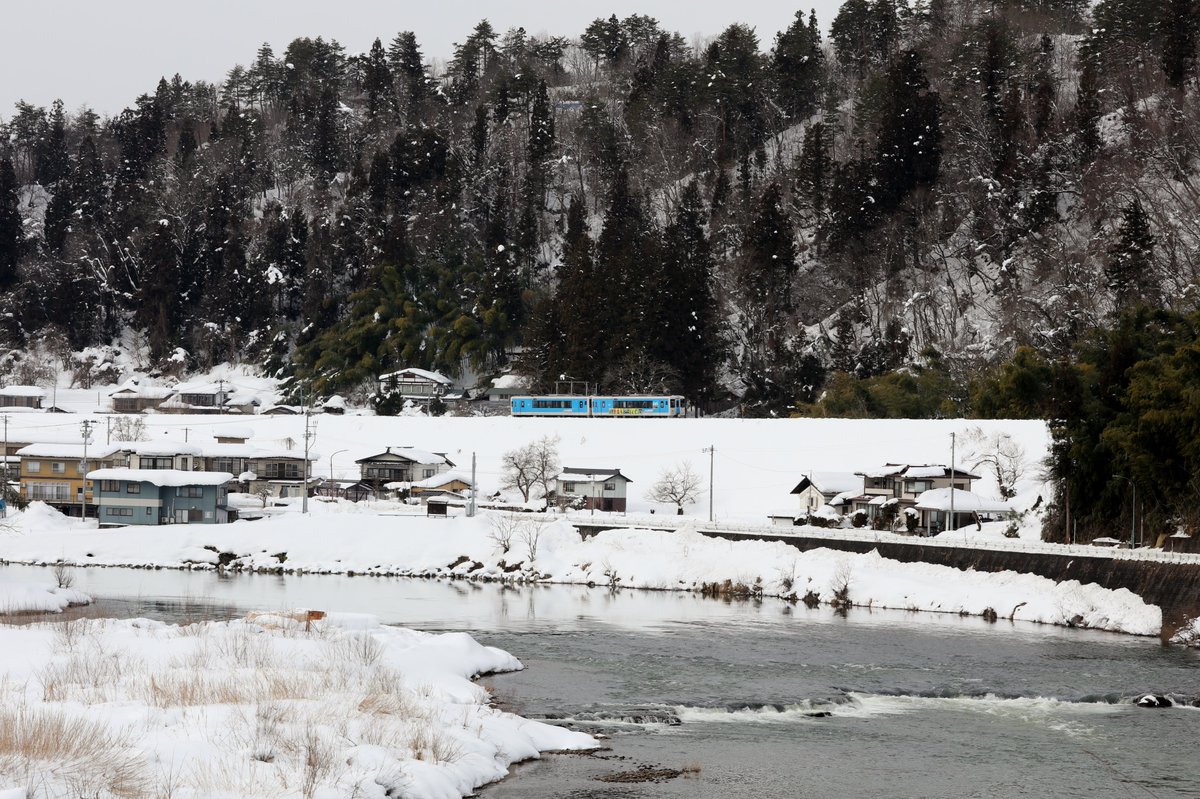 冬の最上川と左沢線。水墨画のような景色でした。
#山形 #大江町 #左沢線 #東北 #日本の風景 #風景写真 #キリトリセカイ #yamagata #viewpoint #japan_bestpic_ #japan_photogroup #winter #japan_nature_photo #Japanesephoto #japan_photo #art_of_japan #最上川 #ファインダー越しの私の世界