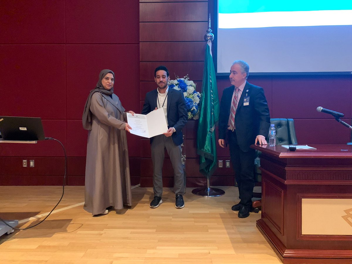 برعاية معالي رئيس #جامعة_الإمام_عبدالرحمن_بن_فيصل و بحضور نائب رئيس الجامعة للتطوير والشراكة المجتمعية د.نهاد العمير نظمت  #إدارة_الشراكة_المجتمعية وكلية الهندسة ورشة عمل بعنوان :
(المملكة المستدامة) بالتعاون مع أرامكو السعودية وذلك في مقر كلية العمارة والتخطيط .