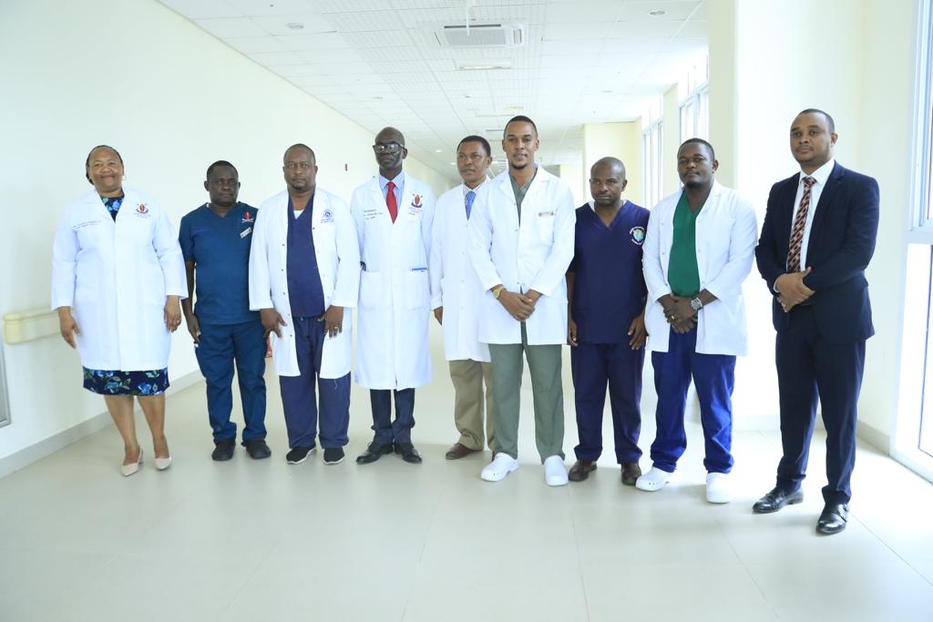 Mloganzila_'s tweet image. Hospitali ya Taifa Muhimbili Mloganzila imefanya Procedure maalumu inayoitwa Intragastric balloon, ambayo inahusisha uwekaji wa puto maalumu katika tumbo la chakula kwa watu wenye uzito uliopitiliza, ili kuwasaidia kupunguza uzito.
@wizara_afyatz 
@ummymwalimu 
@TZMsemajiMkuu