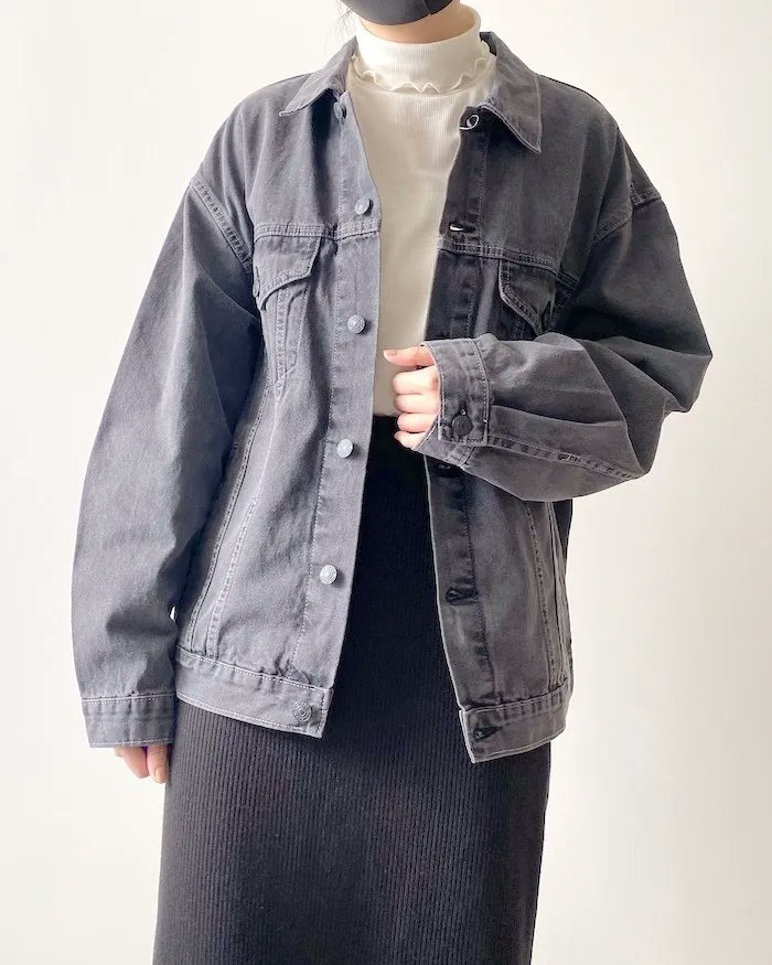 「【GU】古着っぽい色味がたまらん!ゆったりシルエットの「楽ちんジャケット」サッと」|BuzzFeed Japanのイラスト