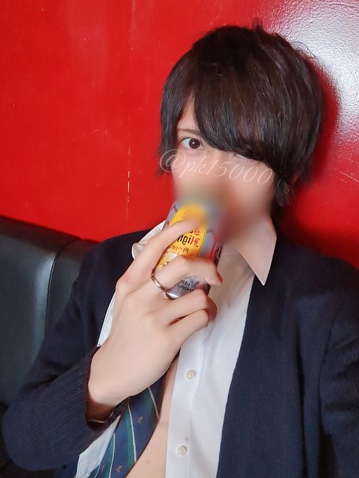 改めて見てみたら半脱ぎなのも制服なのもあんまり伝わらない画像。 https://t.co/Vf5To9cFGA<a href="/tag/%E6%89%8B%E3%83%95%E3%82%A7%E3%83%81"class="tags"><span>#手フェチ</span></a><a href="/tag/%E3%83%8F%E3%83%B3%E3%83%89%E3%82%AF%E3%83%AA%E3%83%BC%E3%83%A0%E3%81%AE%E6%97%A5"class="tags"><span>#ハンドクリームの日</span></a>