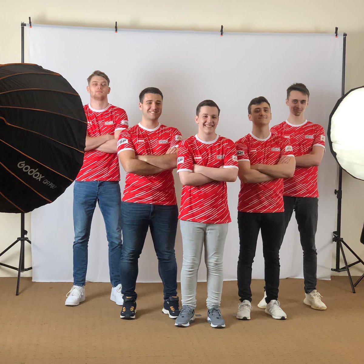 farmaGcs's tweet photo. Bali🏝 - it was a pleasure to be part of the team at the 14th World Esports Championships Bali 2022 and represent our country🇦🇹 in CS:GO 🇦🇹❤️🚜

@esvoe —> the best🇦🇹❤️

Thanks for having us @iesf_official ❤️🇦🇹

#IESF #WorldEsports #WEC22 #bali22 #gaming #csgo #austria https://t.co/TWJc8J4wSI