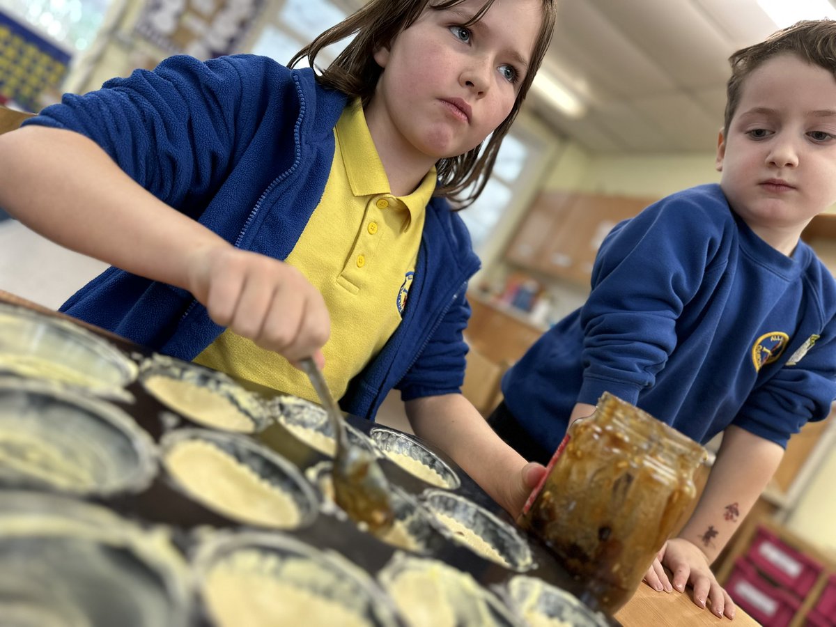 All_SaintsPri's tweet photo. Weβve had a wonder #MessyChristmas today, completing a range of Christmas activities. We learnt all about the historical traditions of mince pies. #AllSaintsCiWHumanities https://t.co/yMna6ONuvC