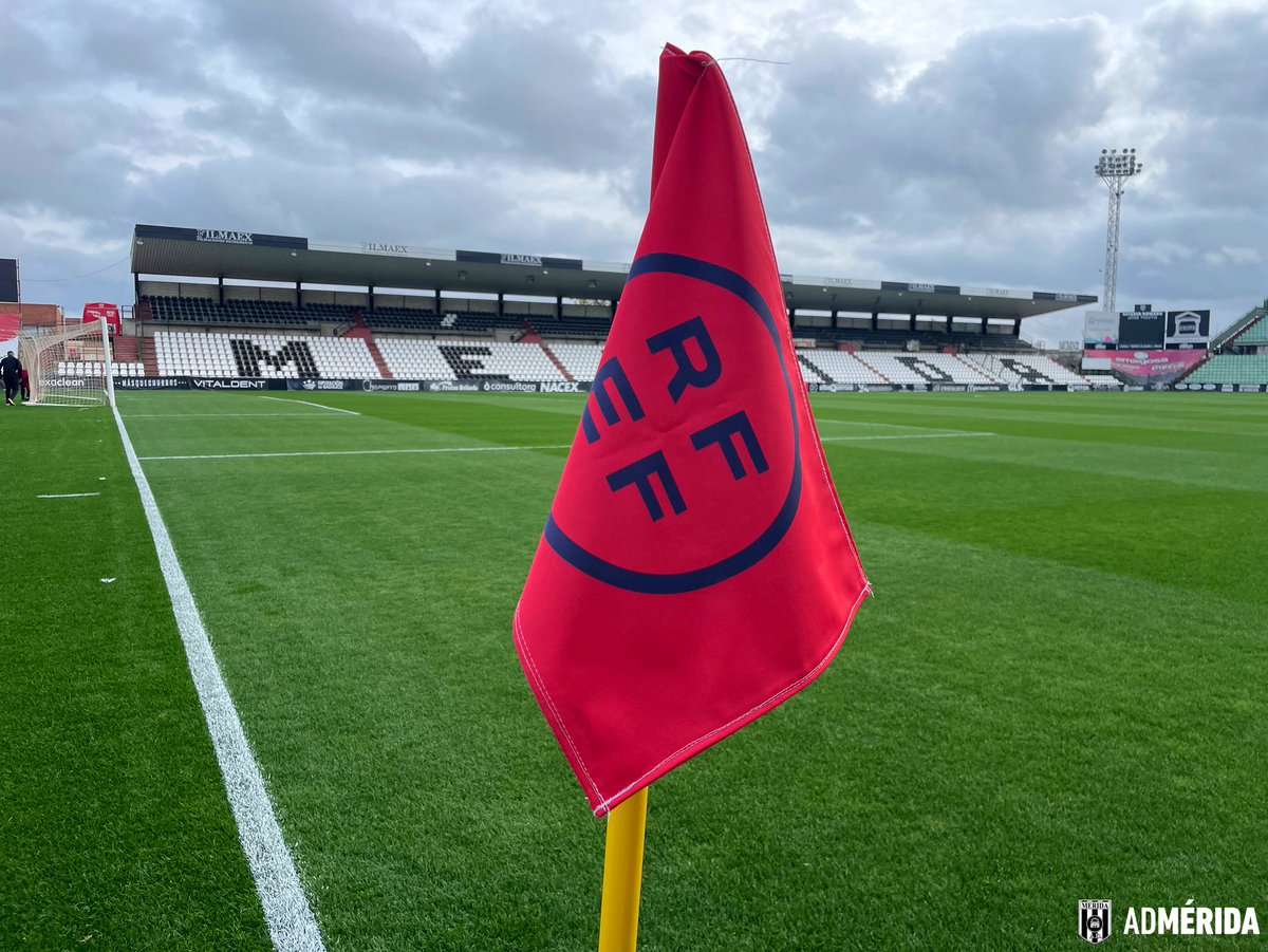Merida_AD's tweet photo. 📸 El Romano se pone #ModoCopaOn
⚔️ ¡Preparado para una gran tarde de fútbol! ⚪️⚫️
#MéridaAlavés
🏆 #CopaDelRey https://t.co/9i7Ko6TerP