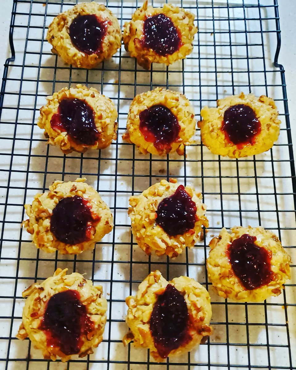heartloveshome's tweet photo. Raspberry thumbprint cookies w/ walnuts &amp; strawberry thumbprint cookies were a hit. The cookies are almost gone.

#Christmas #christmas2022 #baking #christmasbaking #holiday #holidaybaking #cookies #christmascookies #thumbprintcookies #raspberry #strawberry https://t.co/QPwbeI9m0y