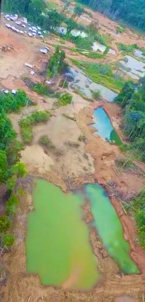 dhernandezlarez's tweet photo. #FANB desplegada en la región Guayana, desmantelando campamentos invasores de minería ilegal que destruyen el medio ambiente en las zonas de Reservas Naturales protegidas por el Estado.
#EscudoBolivariano2022 https://t.co/qta7EqHvI2