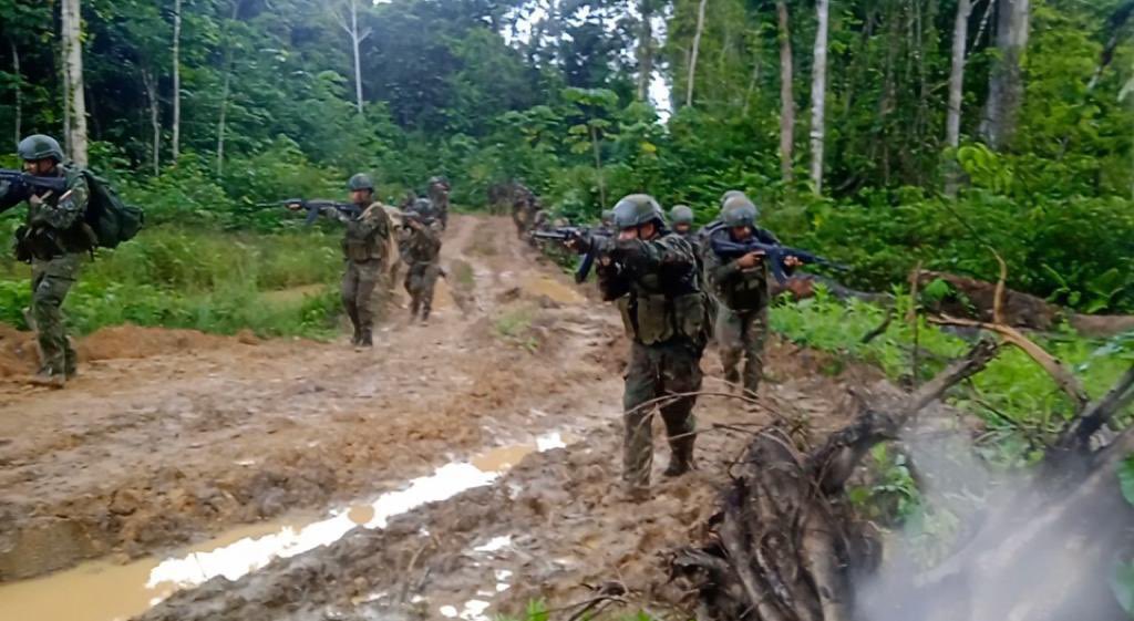 dhernandezlarez's tweet photo. #FANB desplegada en la región Guayana, desmantelando campamentos invasores de minería ilegal que destruyen el medio ambiente en las zonas de Reservas Naturales protegidas por el Estado.
#EscudoBolivariano2022 https://t.co/qta7EqHvI2
