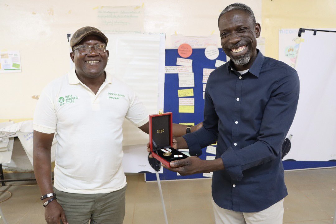 WHH_BurkinaFaso's tweet photo. The government of #Burkina_Faso awards the medal of “𝗖𝗵𝗲𝘃𝗮𝗹𝗶𝗲𝗿 𝗱𝗲 𝗹'𝗢𝗿𝗱𝗿𝗲 𝗱𝘂 𝗠é𝗿𝗶𝘁𝗲” to @WHH_BurkinaFaso for its commitment and contribution to socio-economic development, improving food security, and strengthening the resilience of vulnerable communities. https://t.co/vHWdaSnF3p