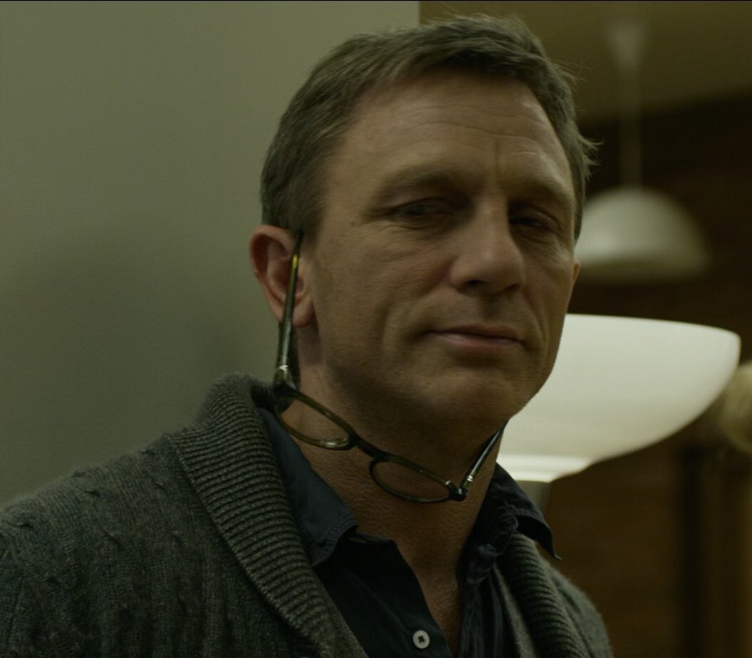 the way daniel craig wears his silly little glasses in the girl with the dragon  tattoo