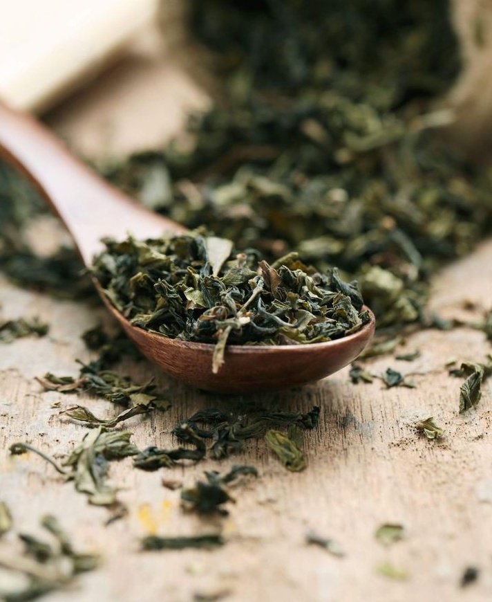 Доброго вечора, дівчата і хлопці!🌾🫂💛
Зима ныне очень холодна! Доченька моя достала засушенные травы, кои она использует для чая в холодные времена! Какая она у меня хозяюшка!
Не хотите ли выпить чаю с нами? У нас даже мëд с пряниками есть!