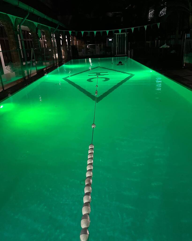 limlouisa's tweet photo. The last swim #pooloftheday https://t.co/Wl5tk30RVX https://t.co/hvqFTRWb0R