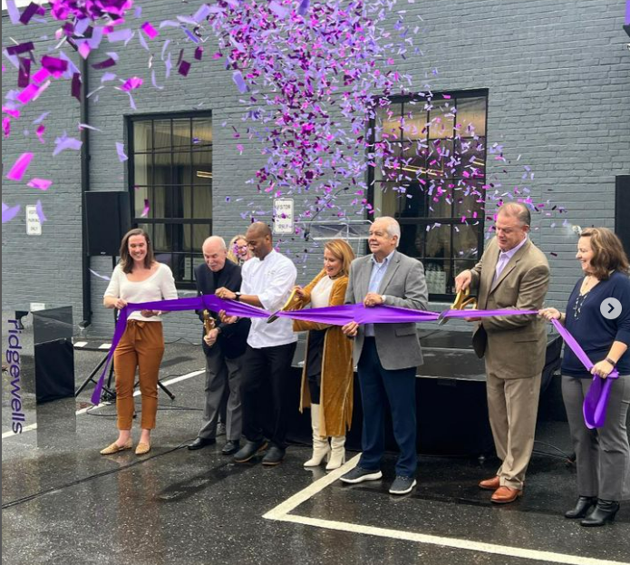 WinmarConstruct's tweet photo. Ridgewells new office features exposed ceilings with soundscapes Acoustical Clouds, 3 Form walls, green walls with Neon Signage and a entry glass display wall displaying glassware from #Ridgewells first catered events!
#constructionmanagement #generalcontracting #design #build https://t.co/ZLK9fq4GRu