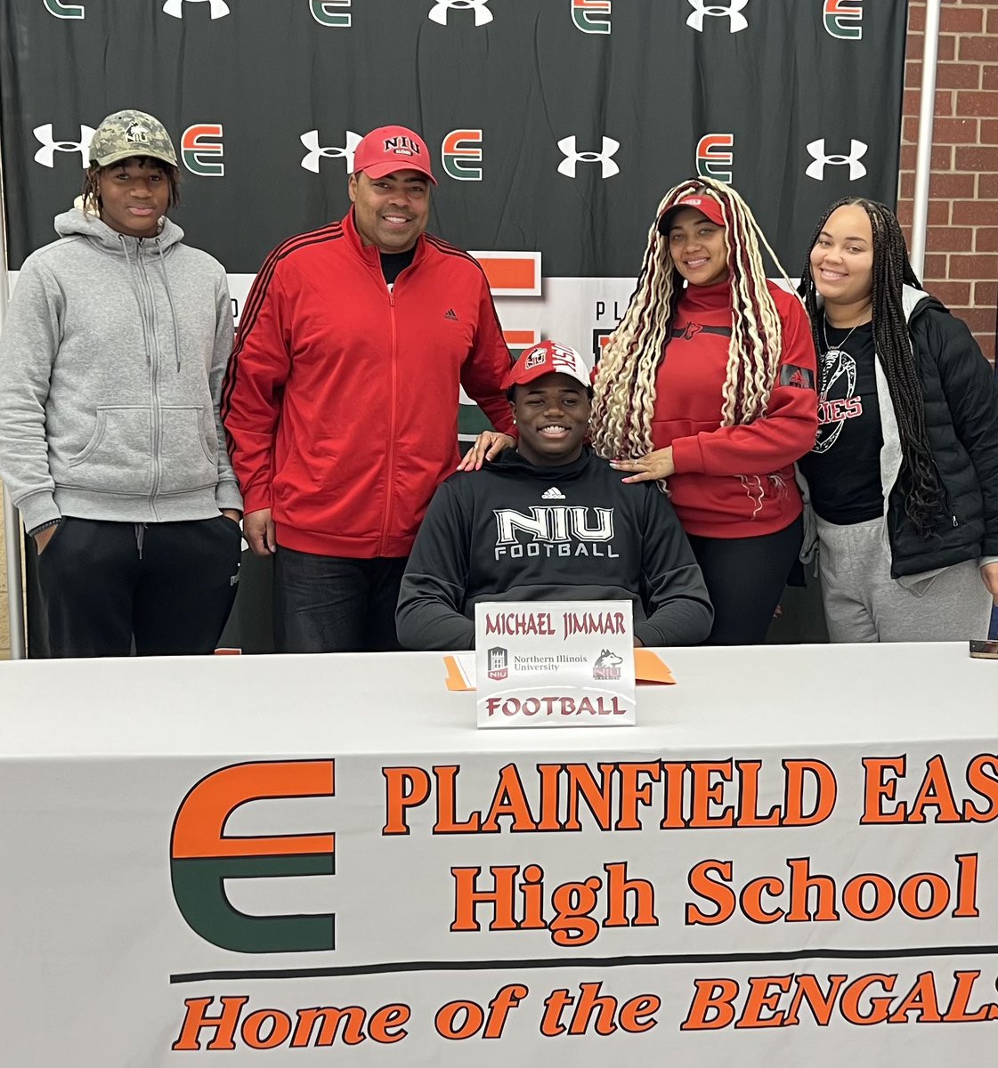 Congrats to <a href="/Mjimmar54/">𝔐𝔦𝔠𝔥𝔞𝔢𝔩 𝔍𝔦𝔪𝔪𝔞𝔯 ³✰</a> on signing with <a href="/NIU_Football/">NIU Football</a>! #EOE #BengalPride <a href="/BengalFB/">Bengalathletics_FB</a> <a href="/EDGYTIM/">Timothy “EDGYTIM” OHalloran</a> <a href="/CoachBigPete/">Peter "Coach Big Pete" Leinweber</a> <a href="/PrepRedzoneIL/">Prep Redzone Illinois</a> <a href="/PEHS_Athletics/">PEHS Athletics</a>