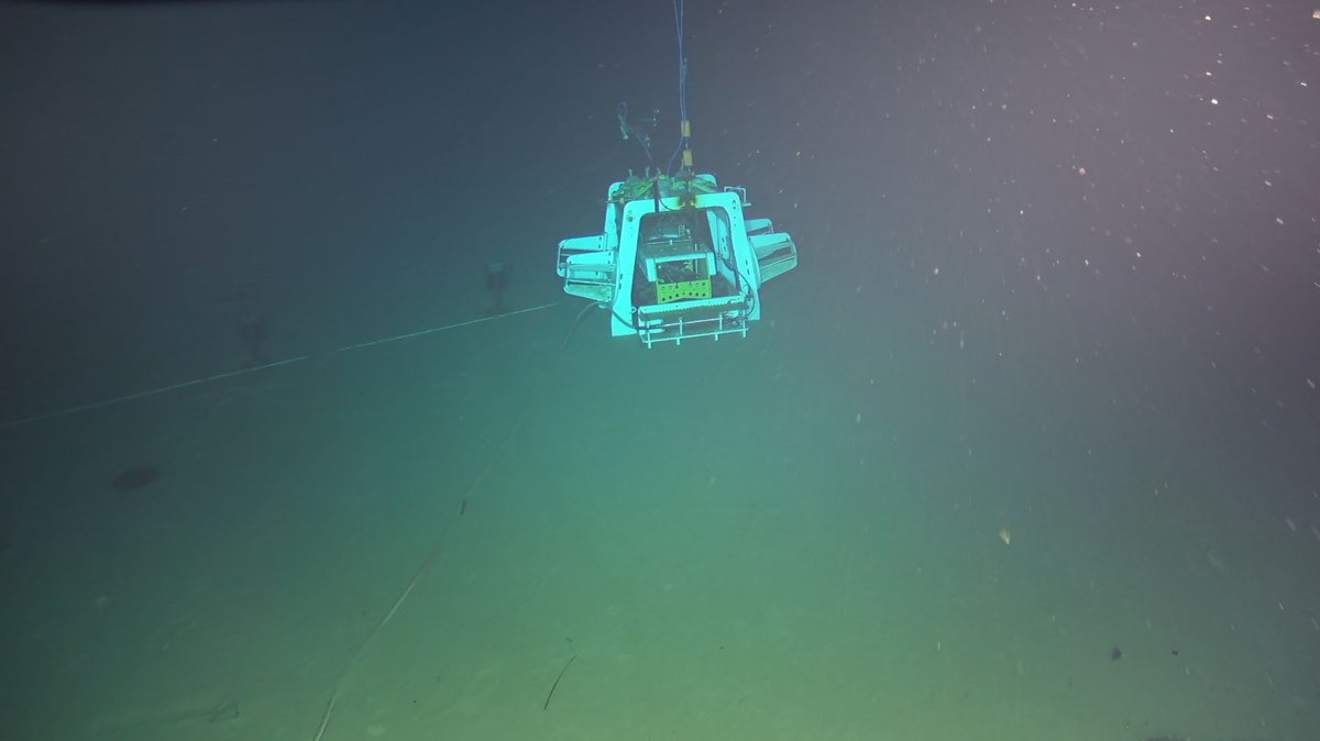 Arno_astro's tweet photo. Avec une équipe @Ifremer_fr exceptionnelle, j’ai même croisé au fond des mers le crawler @bathybot. En plus de nombreux parallèles aéronautiques, j’ai eu la sensation d’explorer pendant 6h une autre planète !

crédits 📷: Ifremer, Jan OPDERBECKE https://t.co/iCdRbI9rmU