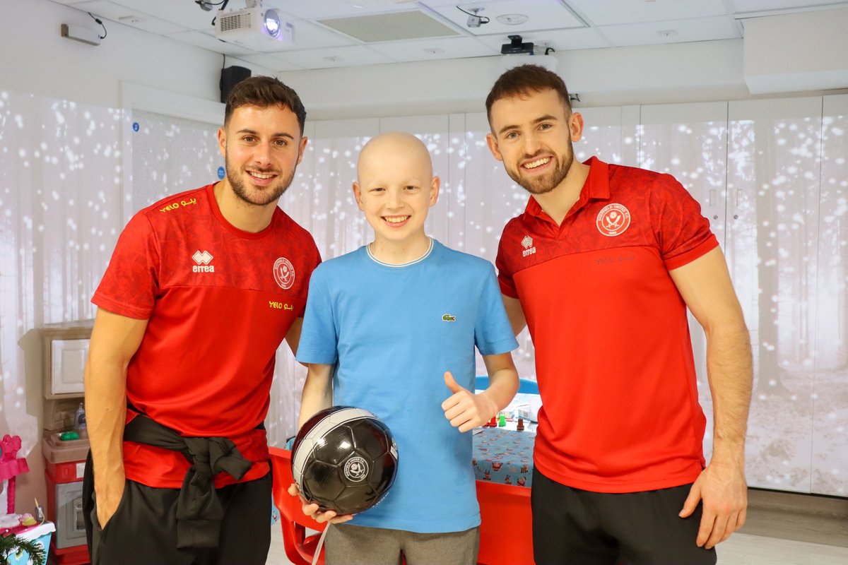 SheffChildrens's tweet photo. We had a special Christmas visit from @SheffieldUnited FC at Sheffield Children’s Hospital!

Thank you Blades for visiting our children, young people and staff - what a great Christmas gift! https://t.co/IGpGNL5KLC