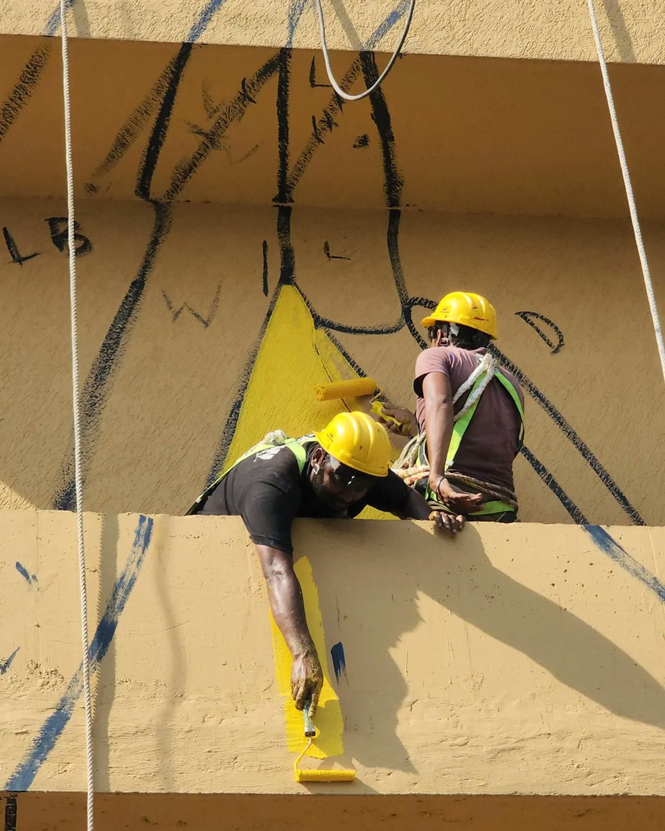 PreetSra28's tweet photo. Even though my twitter is so dead, here's to #Celebrating @sachintendulkar
Hoping he'd see the wall near #sealink that team #bollywoodartproject @BapIndia is painting in collaboration with @mybmcWardHW led by @ranjitdahiya

Will reveal the #finallook in a day or two! https://t.co/gCq0tKasrJ