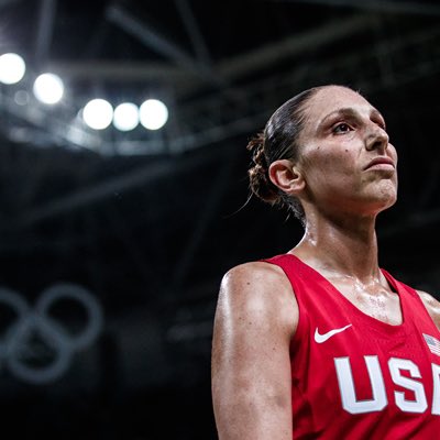 Algunos la consideran la mejor jugadora de baloncesto de todos los tiempos.

Todos/as conocemos la carrera de la mayor anotadora de la historia de la WNBA, pero hoy te traigo:

𝑪𝒊𝒏𝒄𝒐 𝒄𝒐𝒔𝒂𝒔 𝒒𝒖𝒆 𝒏𝒐 𝒔𝒂𝒃𝒊́𝒂𝒔 (𝒐 𝒔𝒊́) 𝒅𝒆 <a href="/DianaTaurasi/">Diana Taurasi</a> 

⬇️👇🏻 Dentro hilo 👇🏻⬇️